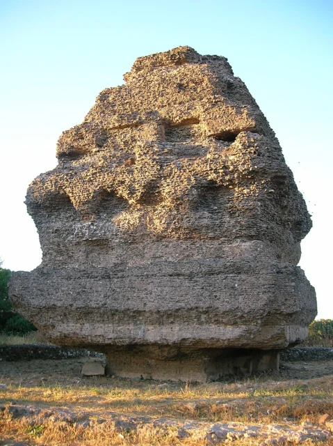 Sepolcro a piramide