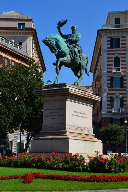 Statua a Vittorio Emanuele Secondo