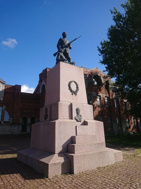 1924. aasta 1. detsembri riigipöördekatse käigus hukkunud kadettide monument
