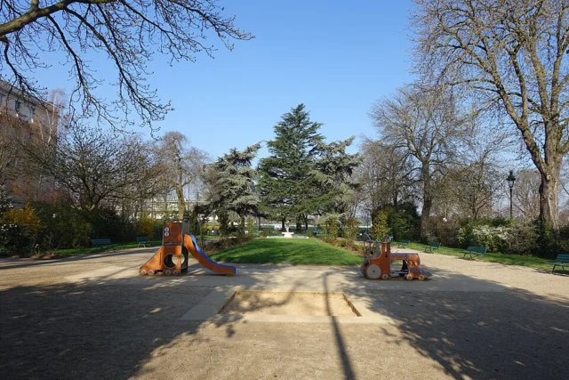 Square Tolstoï
