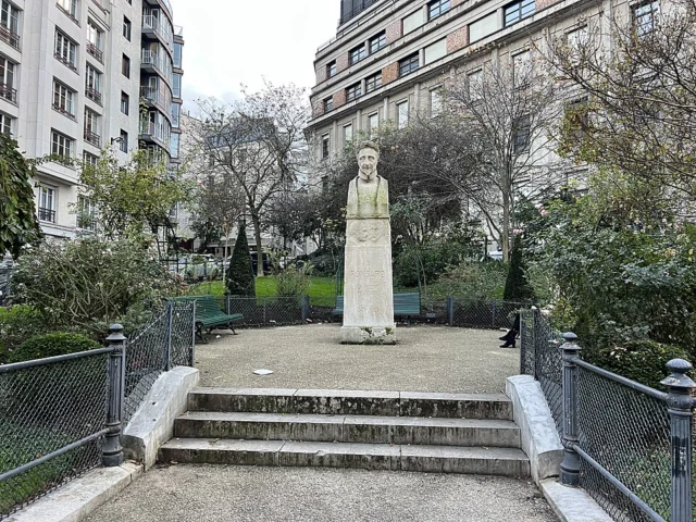 Square Yves Coppens