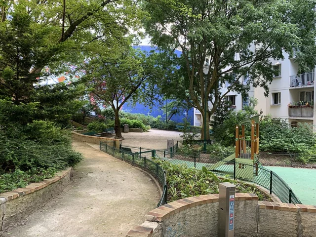 Square de la rue des Mûriers