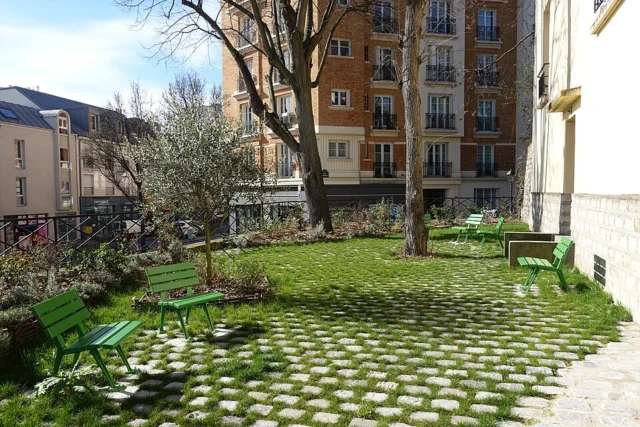 Jardinet de l'église Saint-Germain de Charonne