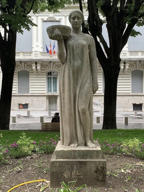 Le Canéphore