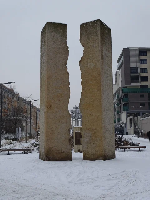 Pomník dukelským hrdinům