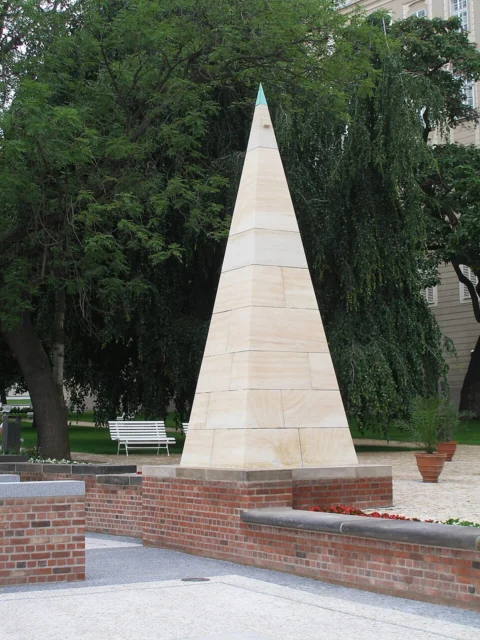Pyramida