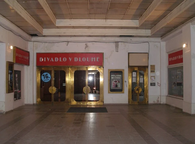 Divadlo V Dlouhé