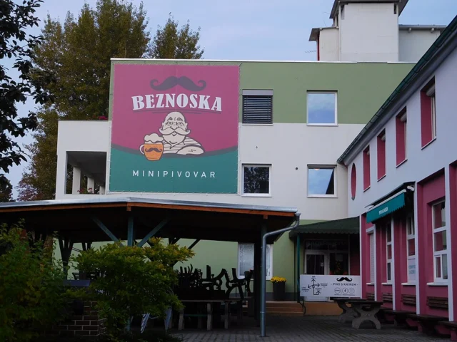 Restaurace a pension Školička
