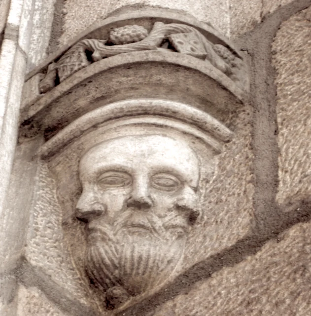 Tricéphale
