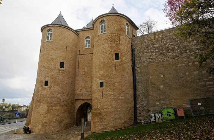Trois Tours
