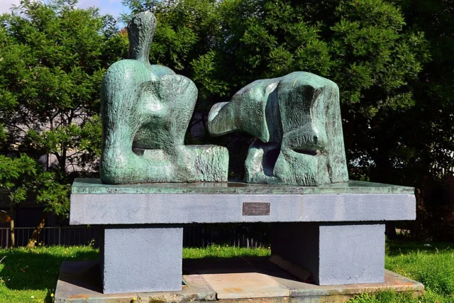 Two-piece reclining figure No.3. (1962)