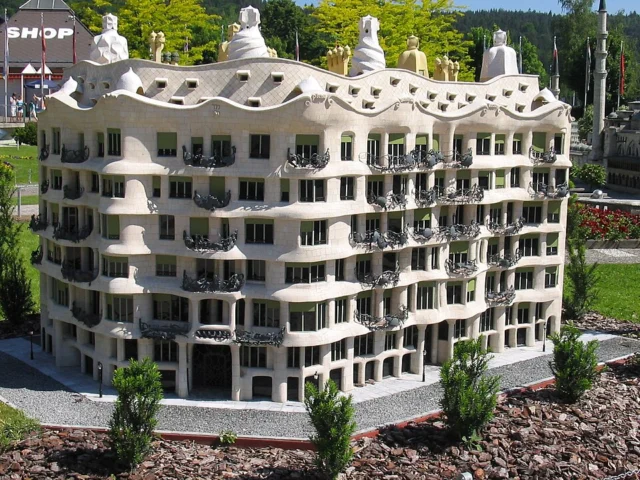Mini-Casa Milà