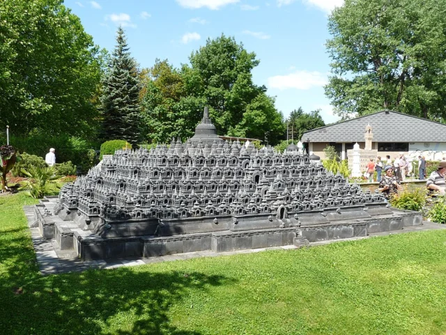 Mini-Borobudur
